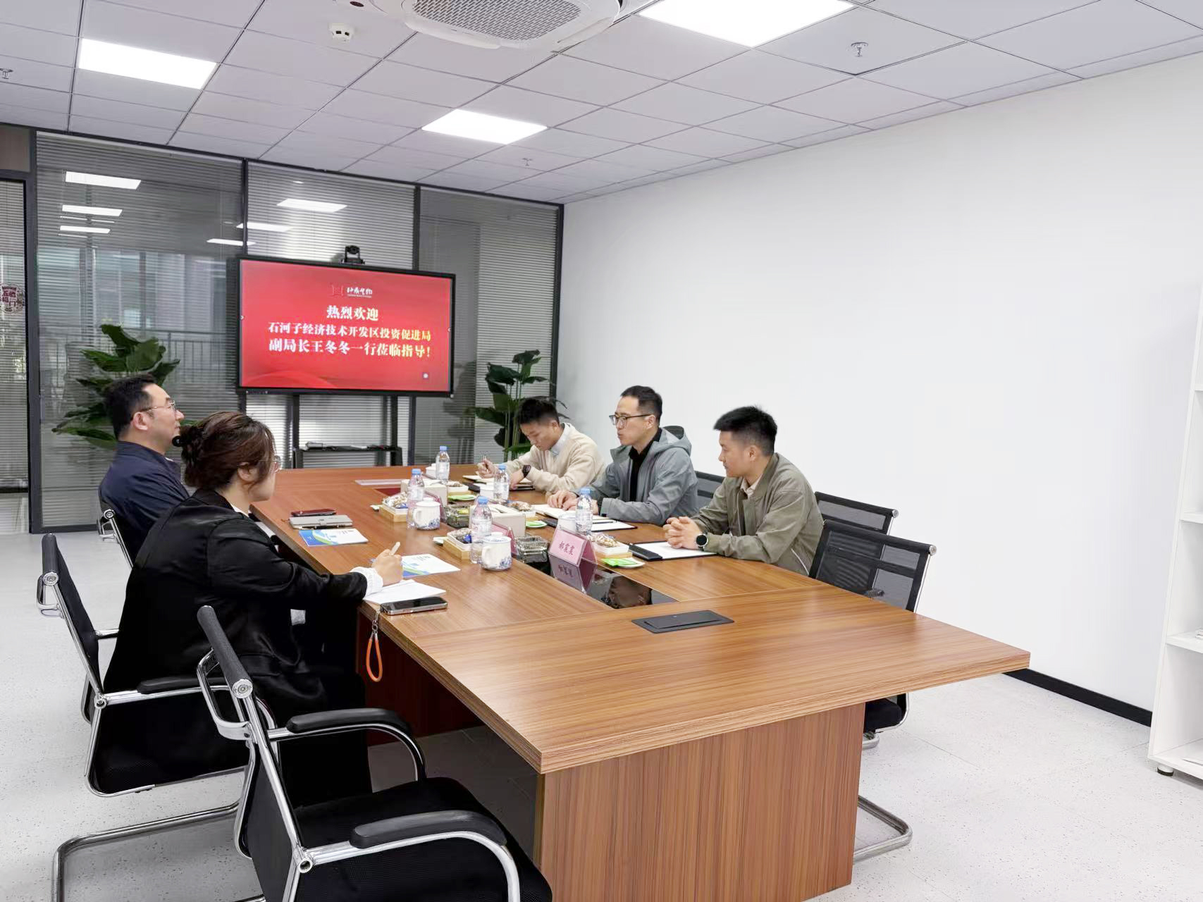 石河子经开区投促局领导一行莅临钟鼎生物考察交流